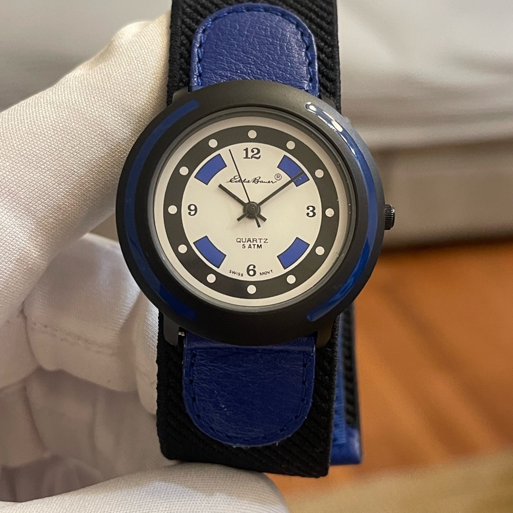 Eddie Bauer Watch Retro Dial and Band Rare Vintage Ladies watch (doesn’t work)